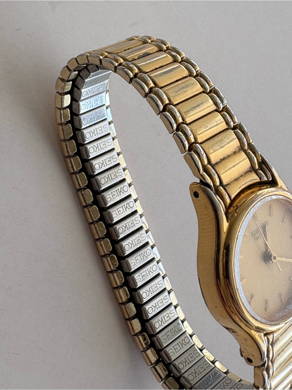 Vintage Seiko Gold-tone Ladies Stretch Bracelet Watch - Picture 8 of 11